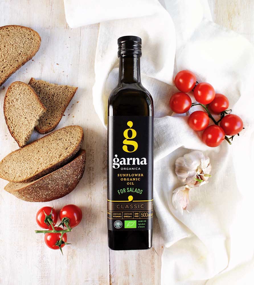 Garna Organica offers classic and high oleic unrefined sunflower oil for salads, as well as oil for frying.